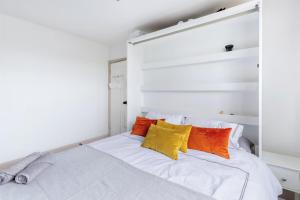 Bright & Stylish 4-Bed Home in the Heart of Morden