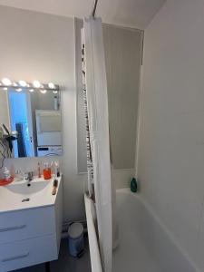 Appartements Appt Lumineux, Terrasse Parking prive : photos des chambres