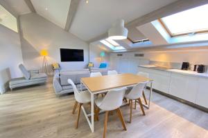 Modern & bright 4-room apartment in Cannes Banane