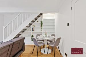 Guildford - Two Bedroom House with Garden