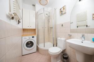 Metro Młynów Pleasant Apartament by BookingHost