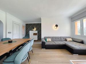 Coraline by Midelisa