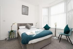 Modern 6bedroomall ensuite in Birkenhead Free Parking and Wifi