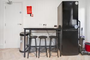 Modern 6bedroomall ensuite in Birkenhead Free Parking and Wifi