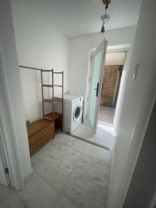 New luxurious and spacious guest suite in Banstead