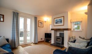 Old Shop Cottage in the heart of Bantham Village