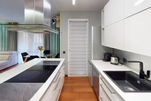 Cozy Apt with Balcony - 5 min to the Beach