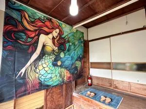 窓際から海と鉄道が見える宿 サウナ プロジェクター カラオケ完備 トリックマーメイド - Yamada