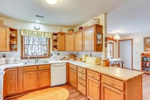 Charming Apartment w Yard & Beautiful Gardens!
