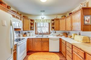 Charming Apartment w Yard & Beautiful Gardens!
