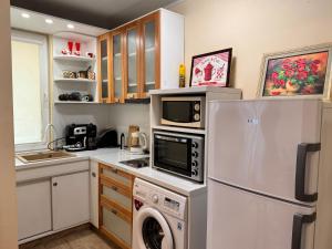 Cozy Central Apartment Steps from Everything!