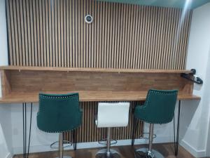 Heathrow Windsor Guest house with Airport parking at 8gbp per night