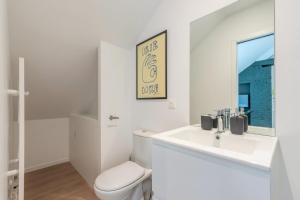 Studio sous les combles côté cour, parking gratuit