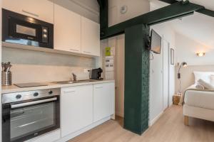 Studio sous les combles côté cour, parking gratuit