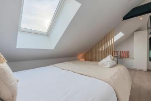 Studio sous les combles côté cour, parking gratuit