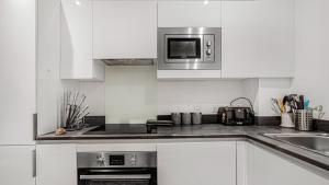 Oceanic Bliss Sleeps 7 with Netflix