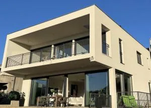 Villa Sea Horizon with a pool - Mravince