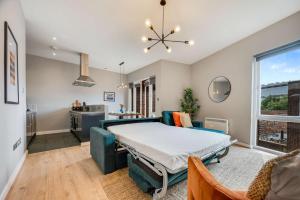 Ropewalks Retreat IV Sleeping 6 Guests with Parking and Balcony