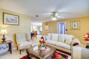 7 Mi to Satellite Beach Melbourne Home with Yard