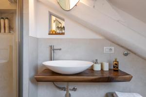 Bright penthouse attic in the heart of Milan