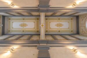 Bright penthouse attic in the heart of Milan