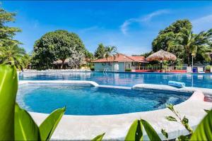 Charming Villa w - Shared Pool