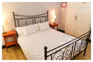 Basic Double Room with Shared Bathroom room in Hi Valencia Canovas