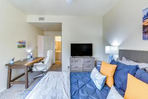 East End Galveston Condo with Pool, 1 Mi to Beach!