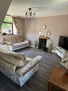 Rustic 2Bedroom Cottage with Garden in Sennybridge - Devynock