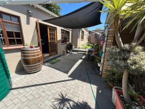 Charming Garden Cottage