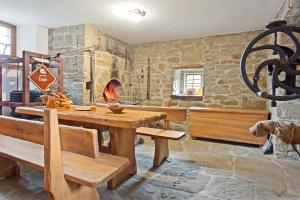 Hiška Kovačija-Riverside Boutique Retreat