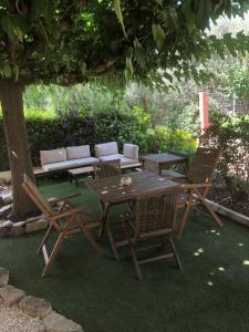 Villa avec piscine dans les oliviers