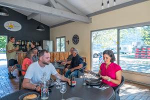 Campings Camping Bel Air Village Sous le Moulin : photos des chambres