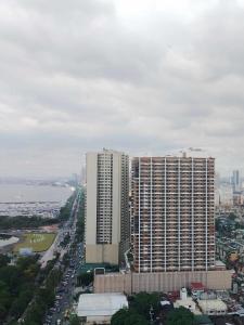 Affordable unit near MOA walking distance to picc