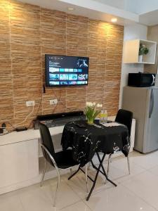 Affordable unit near MOA walking distance to picc