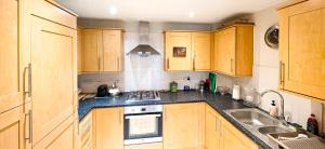 Modern - 1 Bed Flat in Bracknell - near airport