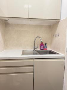 5 People Apt Centre Paris 3em in Meslay Marais