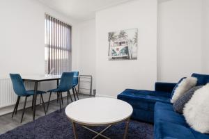 Huge 4 Bedroom Ensuite-Liverpool-Parking