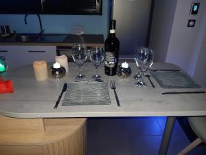 Villas Mini VILLA Coup de Coeur avec Jacuzzi et Sauna Clim Jardin clos et parking sur place : photos des chambres