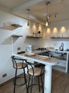 Mejor vista panorámica ubicación céntrica al lado de centros comerciales y los mejores restaurantes tenemos hermosa piscina gimnasio y parqueadero gratis