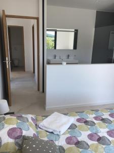 Villas MAISON Drome Provencale avec vue acces PMR et piscine hors sol : photos des chambres