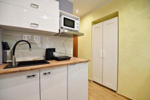 Skorochód Majewskiego 15 studio B