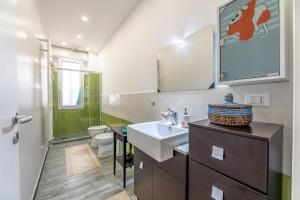 10 minuti a piedi dal mare, grande terrazza con ombrellone