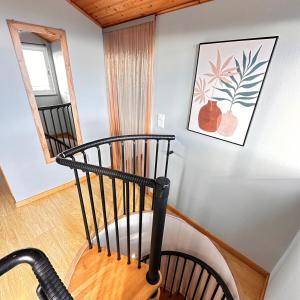 SeaView House - quiet area, 7 mins to town, stunning views