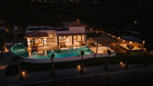 Villa Anassa - Luxurious 4-Bedroom Villa with Private Pool by Temma Villas