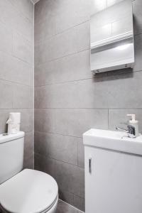 Self-check in Studio, All-Inclusive Kitchen, Free Parking, Middlesex Uni, access to Wembley Stadion,20 Min Central