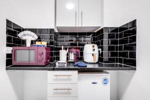 Self-check in Studio, All-Inclusive Kitchen, Free Parking, Middlesex Uni, access to Wembley Stadion,20 Min Central