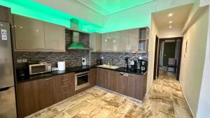 Acropolis Modern Apartments free parking,free pet hosting,Netflix