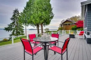 quarter Mi to Beach Family Home with Spacious Deck! - Everett
