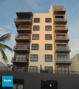 Torre con roof garden y piscina vista al mar